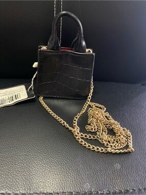 NWT🎉 Pretty Little Thing Mini Black Croc-Embossed Crossbody Bag with Gold Chain